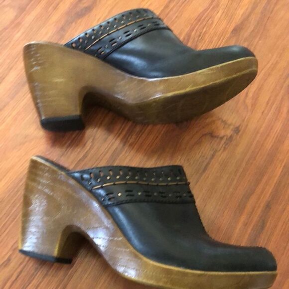 INDIGO Black leather clogs size 10 - Picture 3 of 8